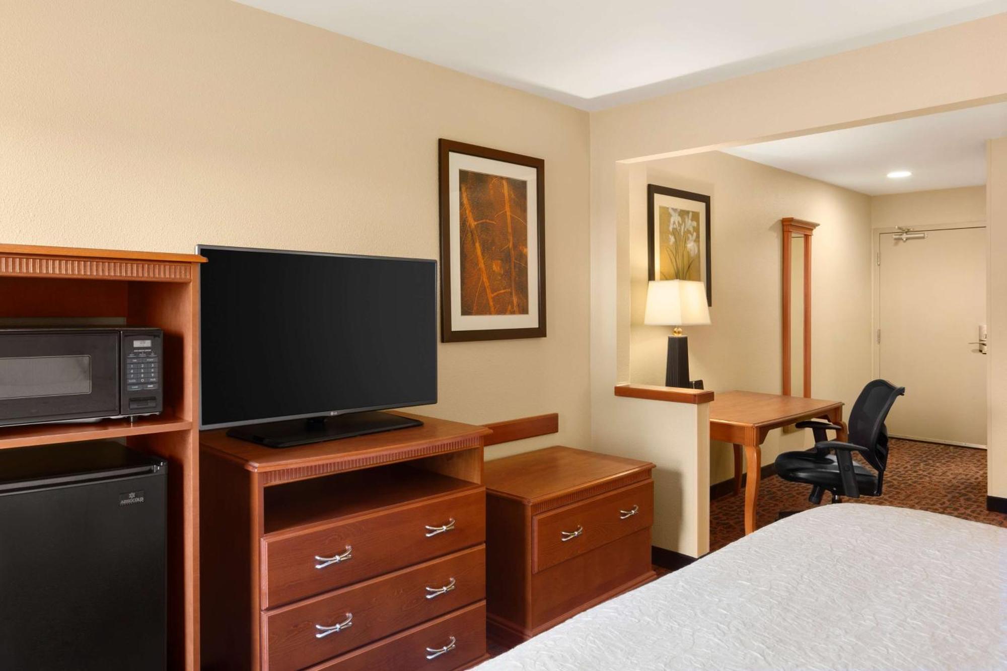 Hampton Inn Wichita-East Exterior foto
