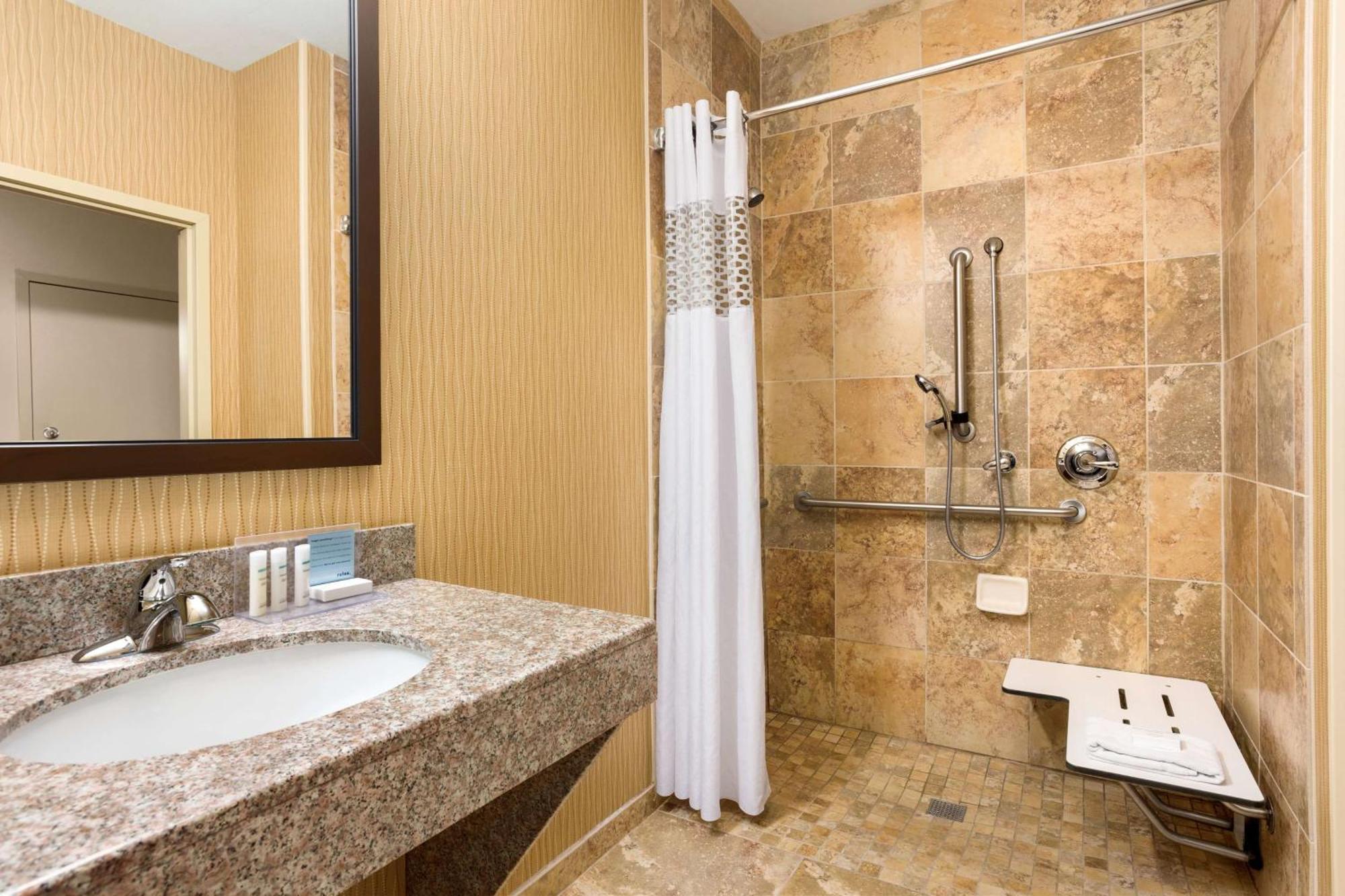 Hampton Inn Wichita-East Exterior foto