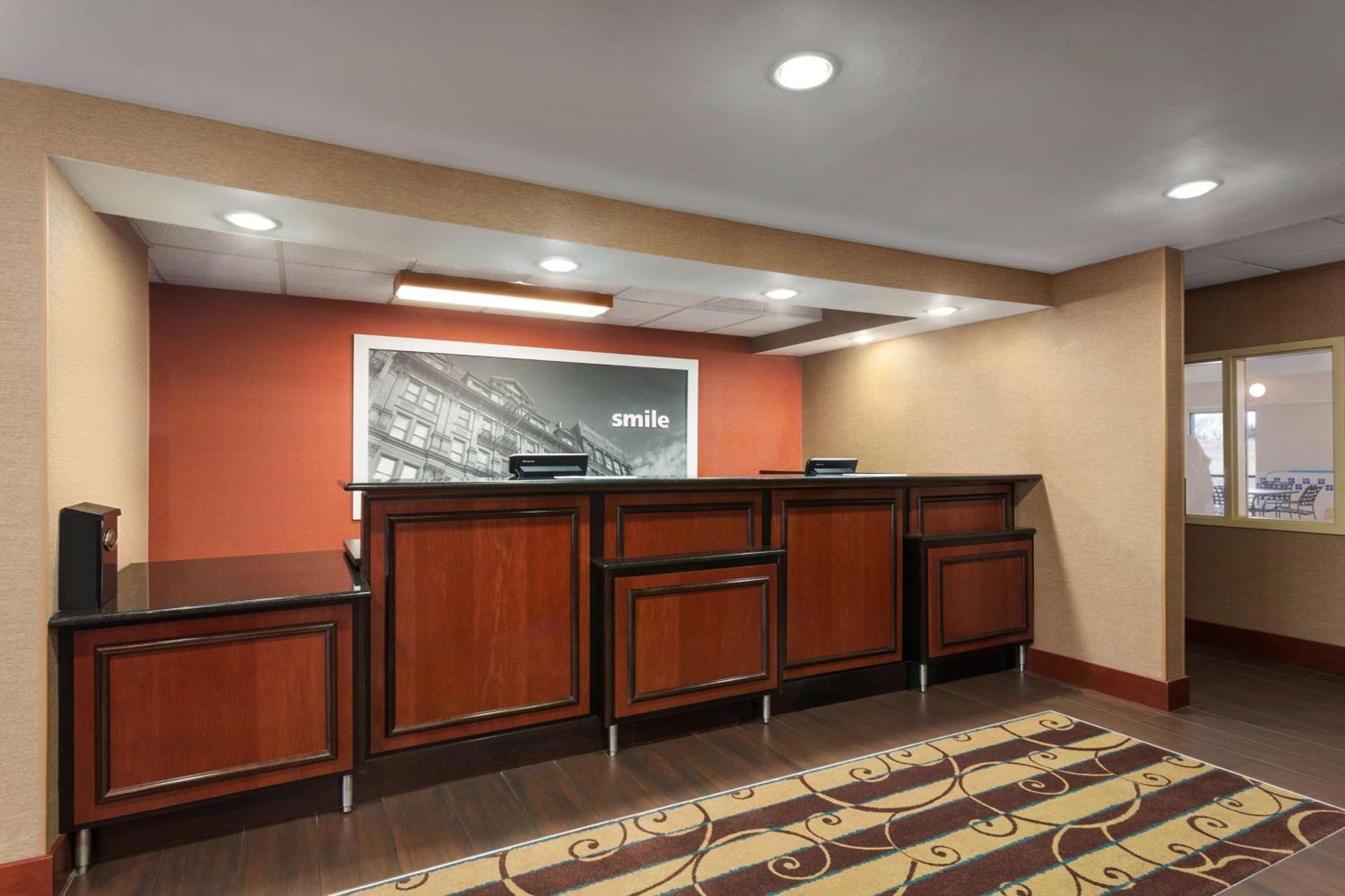 Hampton Inn Wichita-East Exterior foto