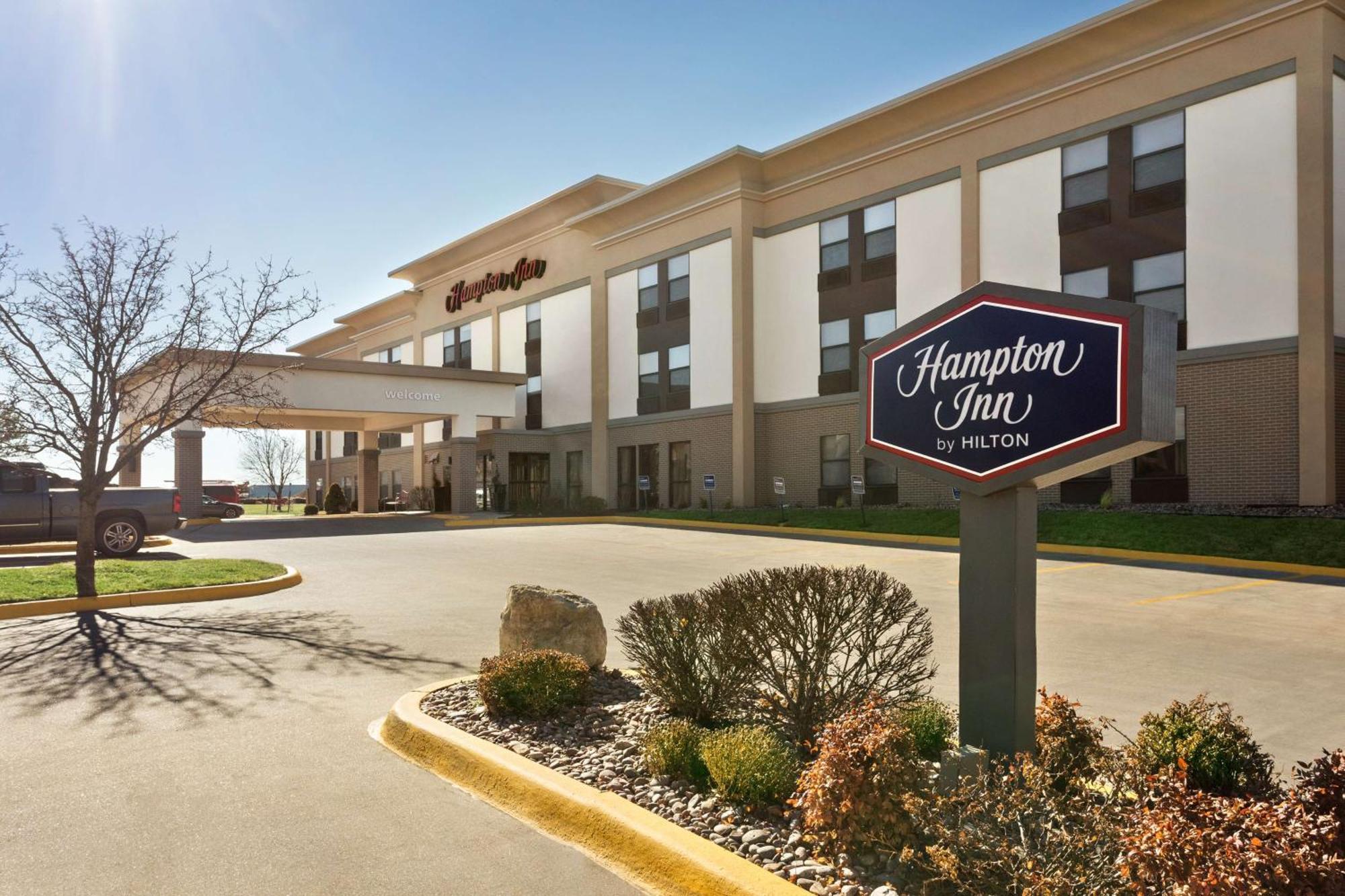 Hampton Inn Wichita-East Exterior foto