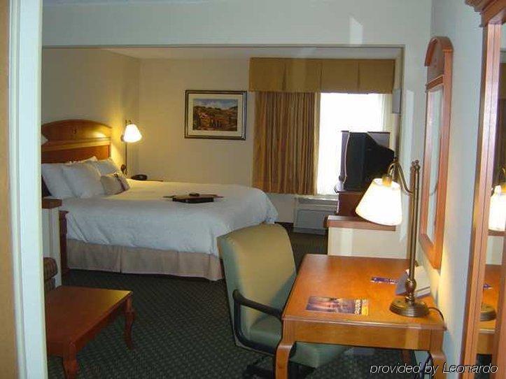 Hampton Inn Wichita-East Habitación foto