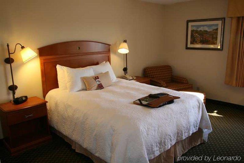 Hampton Inn Wichita-East Habitación foto